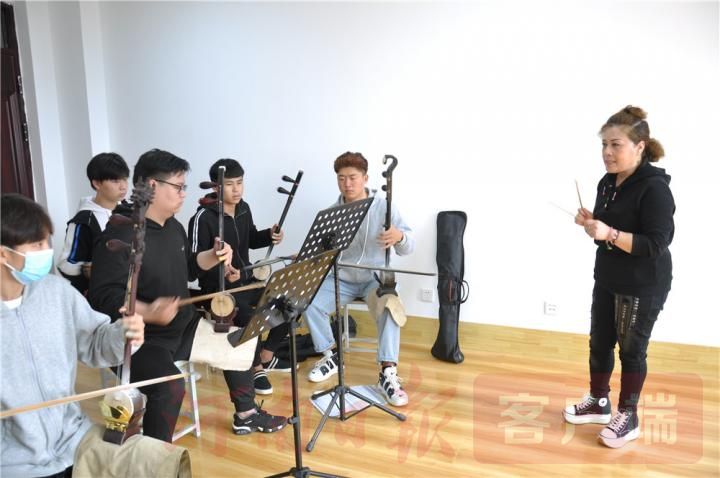 |豫剧大师马金凤：勉励洛职师生传承好戏曲艺术