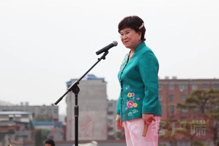 |著名曲艺大师刘兰芳收了个“南阳徒弟”