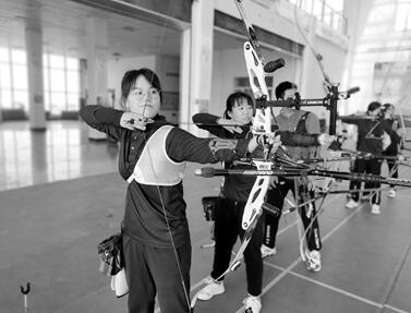 |11岁学射箭苦练坚持 16岁女孩独揽6块省级射箭金牌
