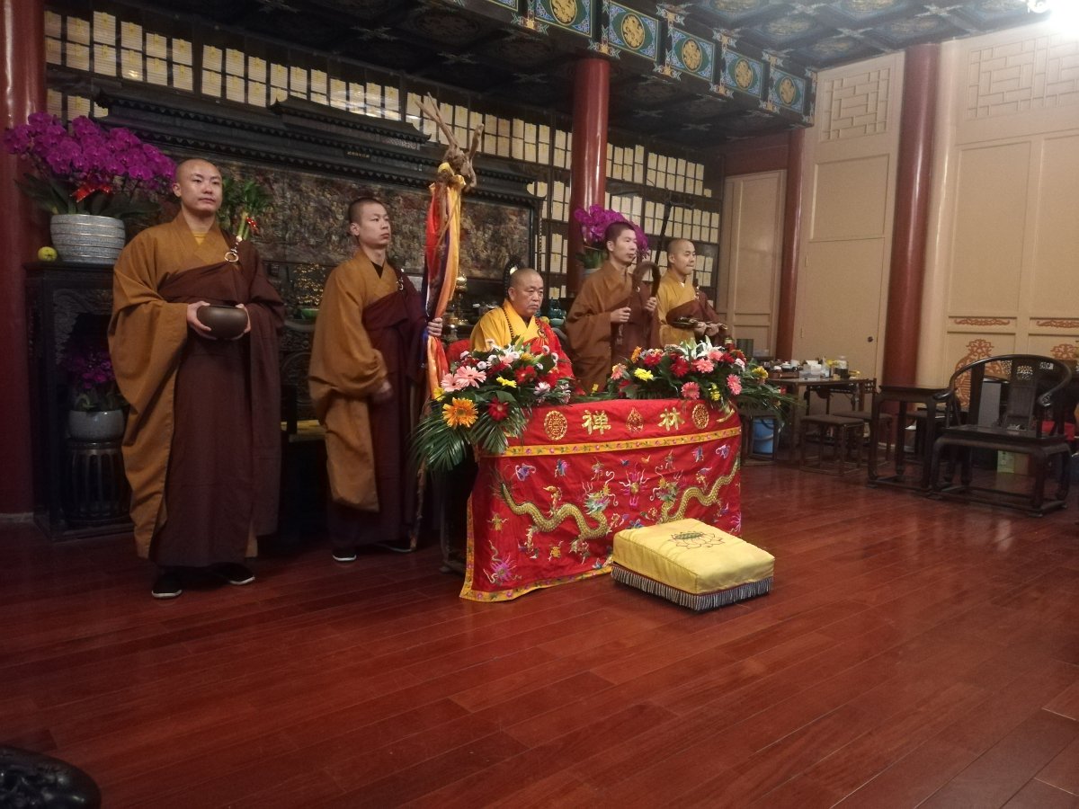 |蔡志忠“落发”少林寺 法名“延一”