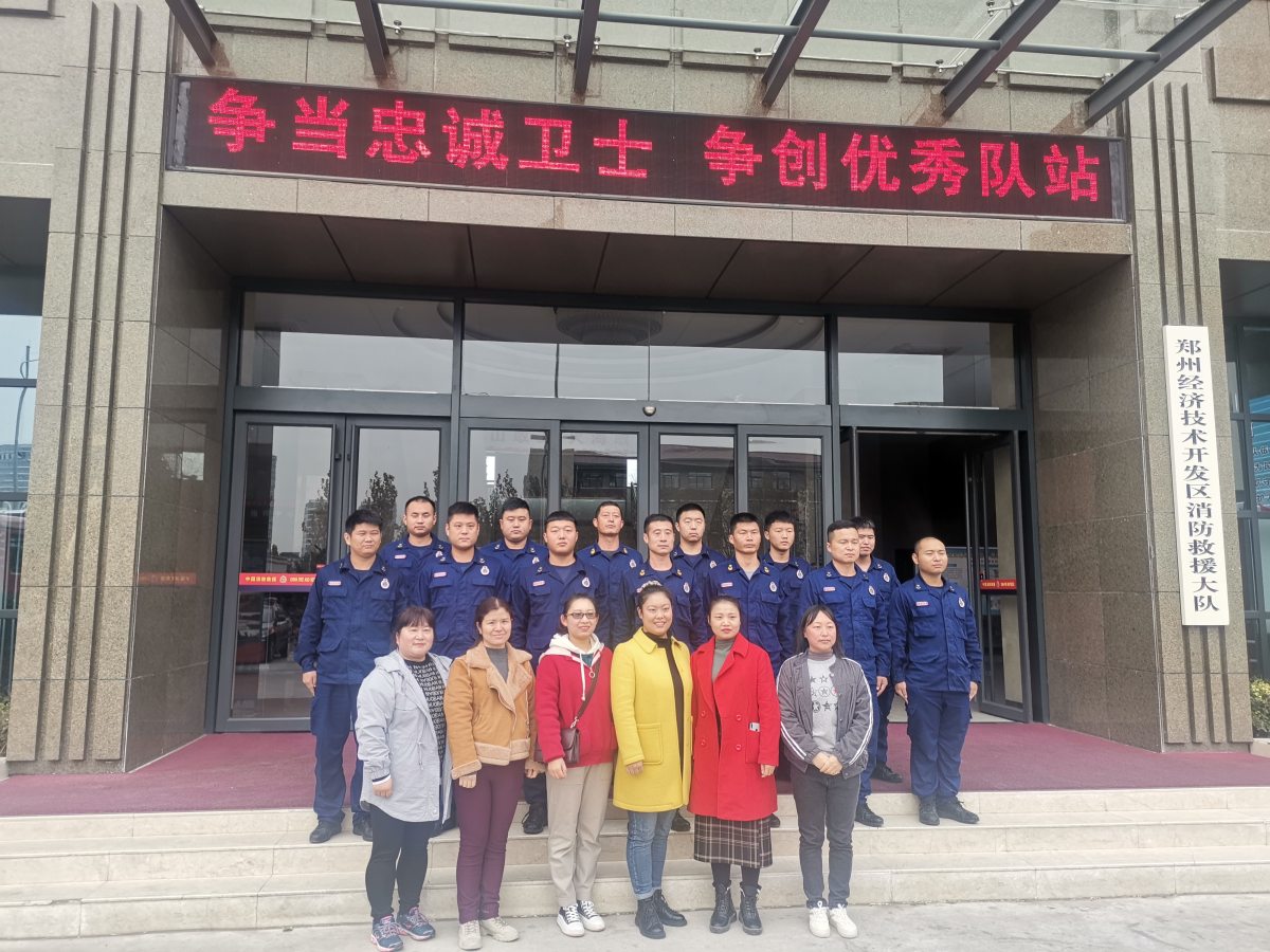 知识,体验消防设施,50余名大河报小记者走进郑州市经开区消防救援大队