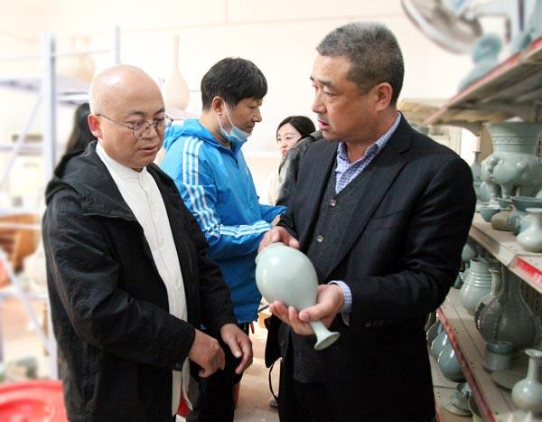 河南省科协百千万创新驱动助力项目——可控型彩釉瓷画关键技术协同创新项目取得新成果