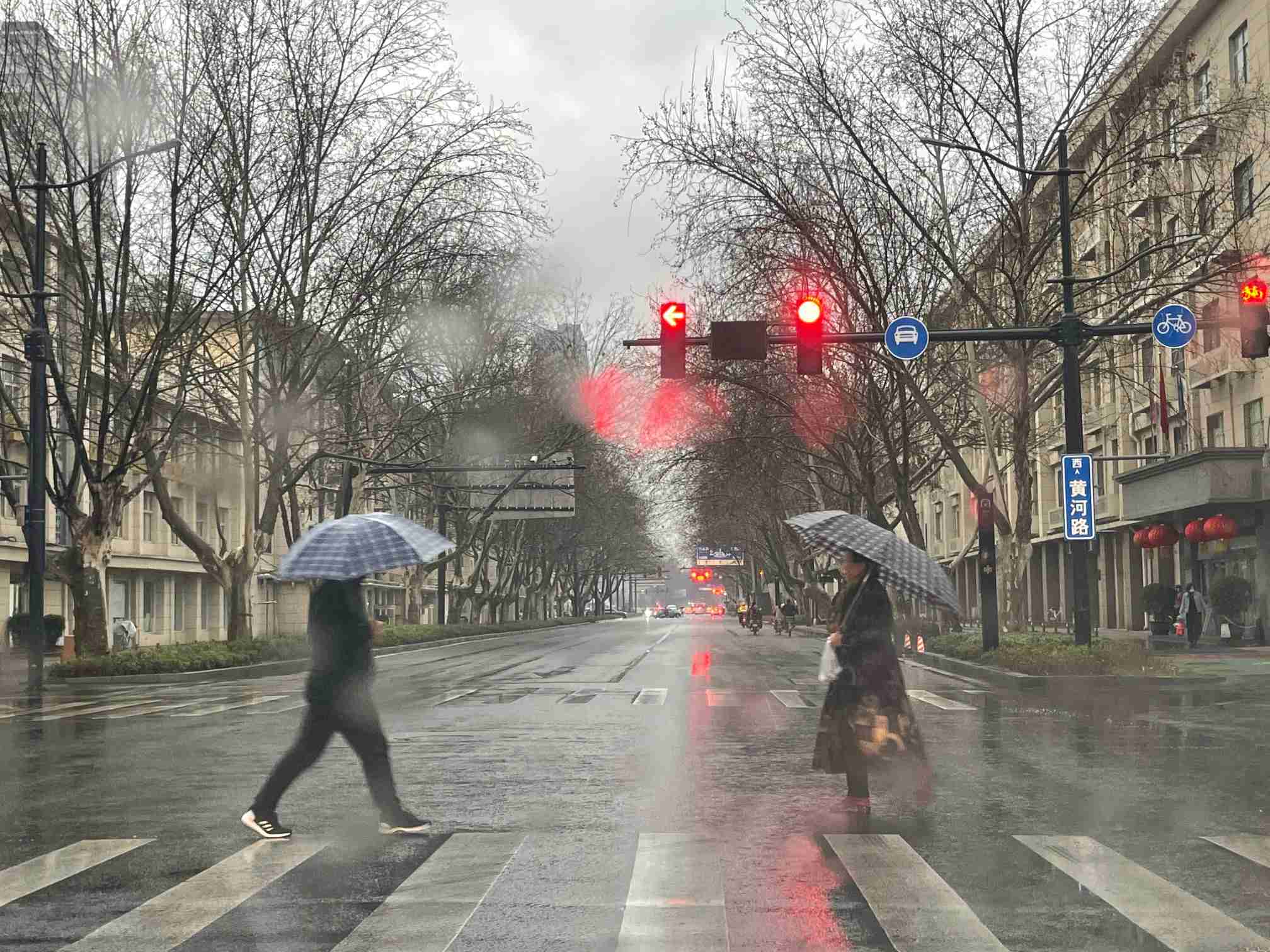 冷冷的冰雨在脸上胡乱地拍郑州这场雨要下到啥时候