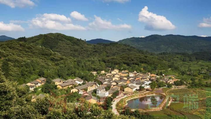 老区泉水甜又清新县为乡亲们送来了幸福水