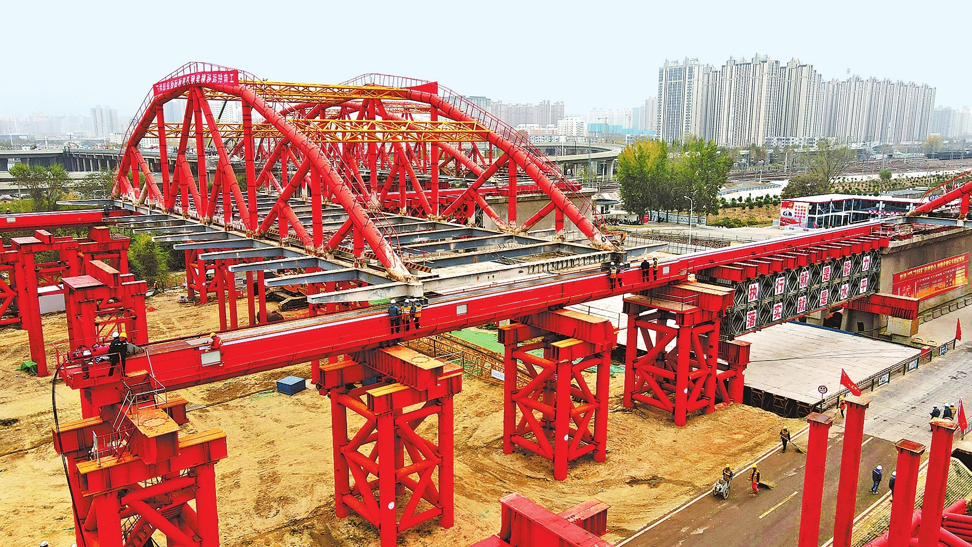 郑州彩虹桥旧桥拆除进入横移拆解施工阶段