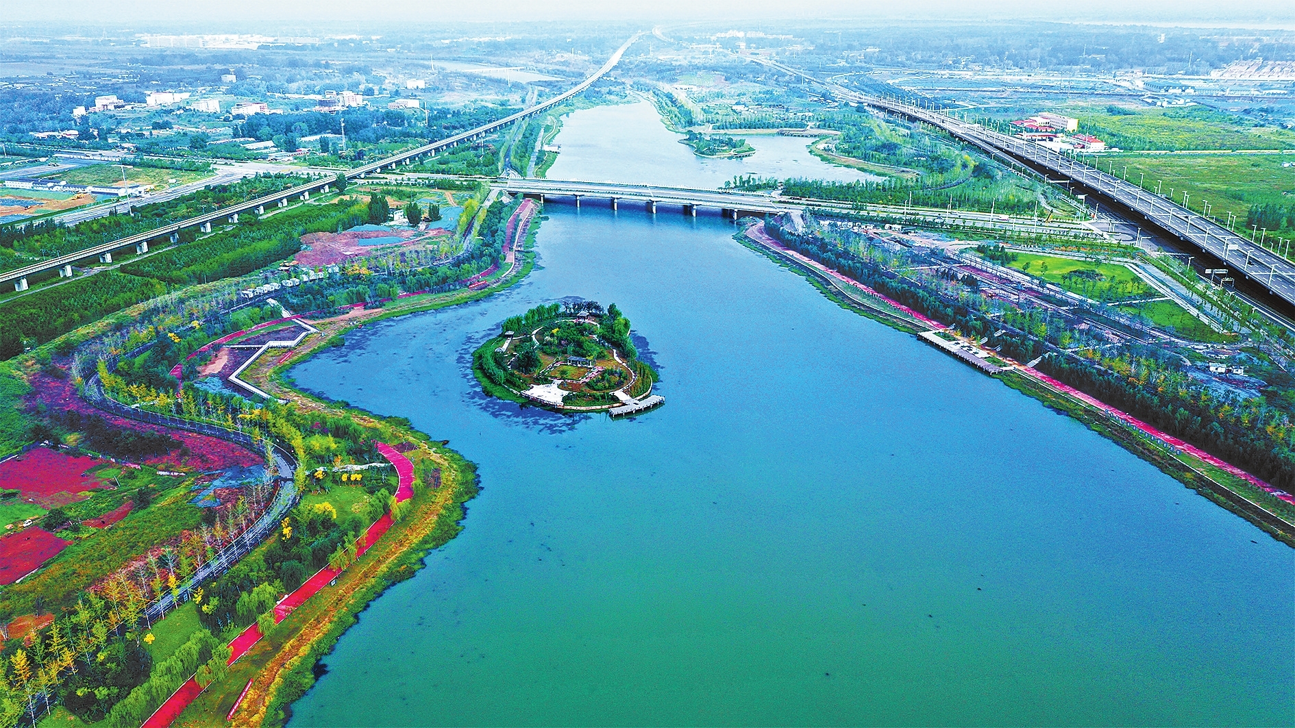 航拍郑州市贾鲁河.本报资料图片□丁新科兴水利除水害,润物惠民.