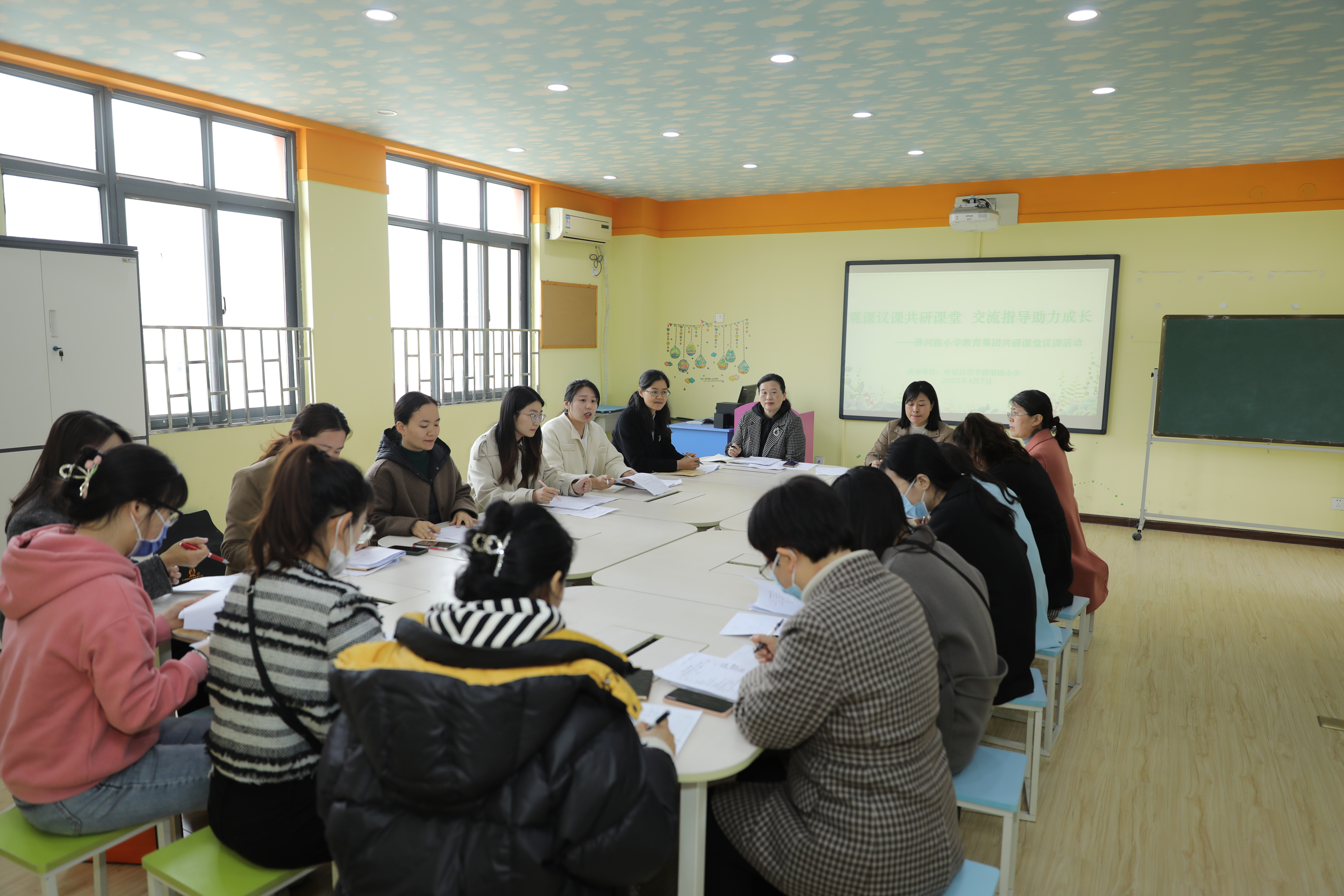 郑州小学老师观课议课共研课堂促进新老师快速成长 -大河网