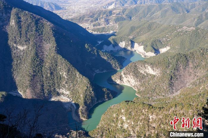 冬日石膏山美景。中新网记者 武俊杰 摄