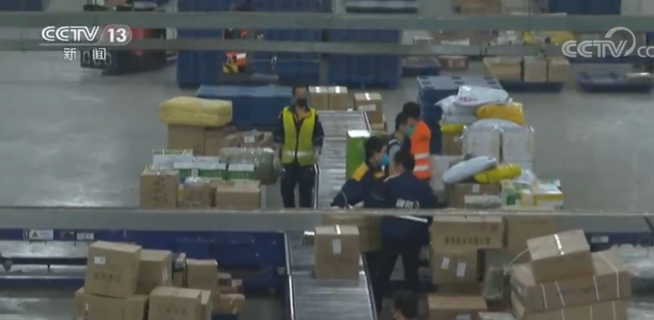 『分拨中心』武汉快递行业全面复工 物资流通加速