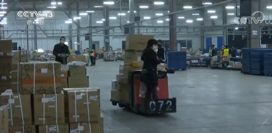 『分拨中心』武汉快递行业全面复工 物资流通加速