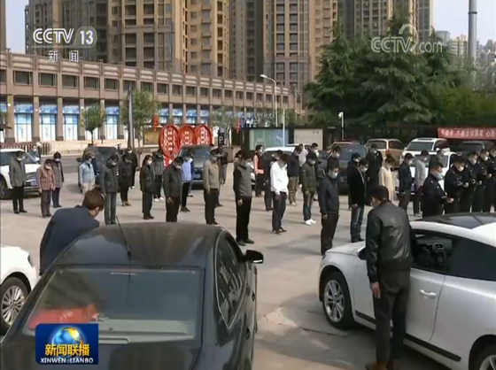 【时政】向英雄致敬 愿逝者安息