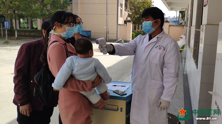 「」今天的“C位”，留给战“疫”中的幕后英雄！