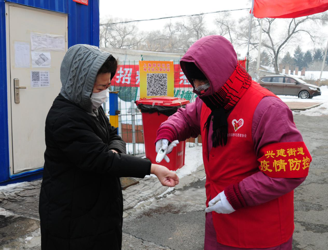 「志愿者」联合国志愿人员组织官员为何点赞中国战“疫”志愿者？