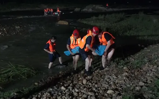 |平顶山五名初中生河边嬉戏 两人不慎落水溺亡