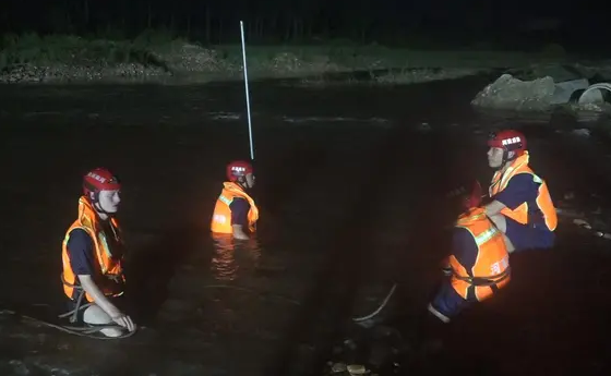 |平顶山五名初中生河边嬉戏 两人不慎落水溺亡