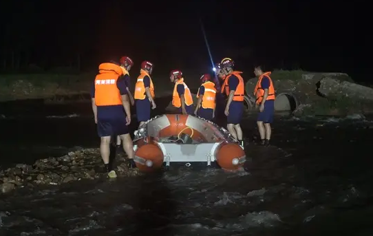 |平顶山五名初中生河边嬉戏 两人不慎落水溺亡