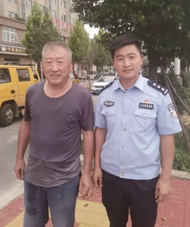 碰瓷|河南机智大爷故意碰瓷救下轻生女孩