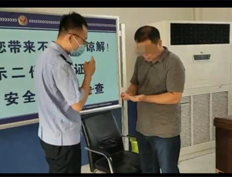 心脏病|男子高速路上突发心脏病，高速交警紧急救助保平安