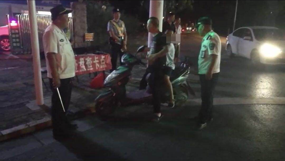 |奶奶上个卫生间的工夫和孙子走散了 多亏记得小区名字和爸爸电话