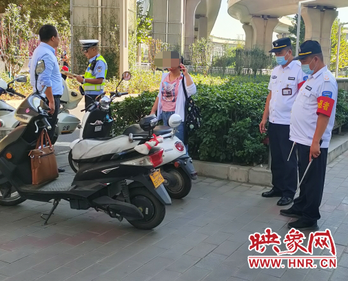 法制|女子骑电动车被挂倒满脸鲜血 肇事者现场逃逸