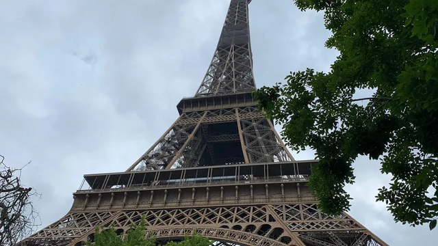 |埃菲尔铁塔排除炸弹威胁重新开放