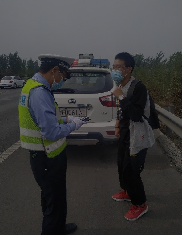 |很温暖很中国！高速上纷纷让路，因为我们“懂你”