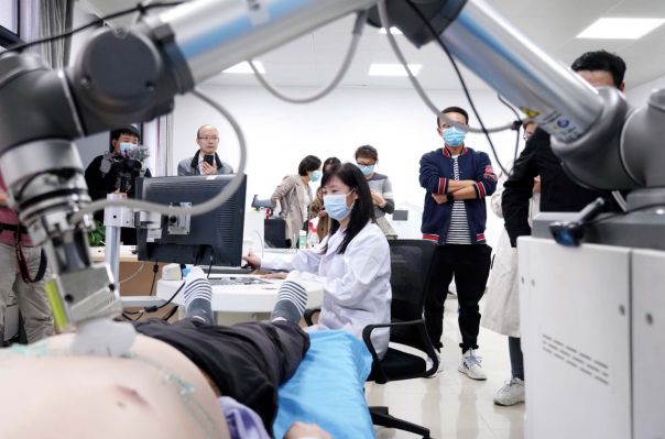 |东西南北中·5G发展看移动 | 郑州站之河南移动用5G技术 拓宽“生命通道”