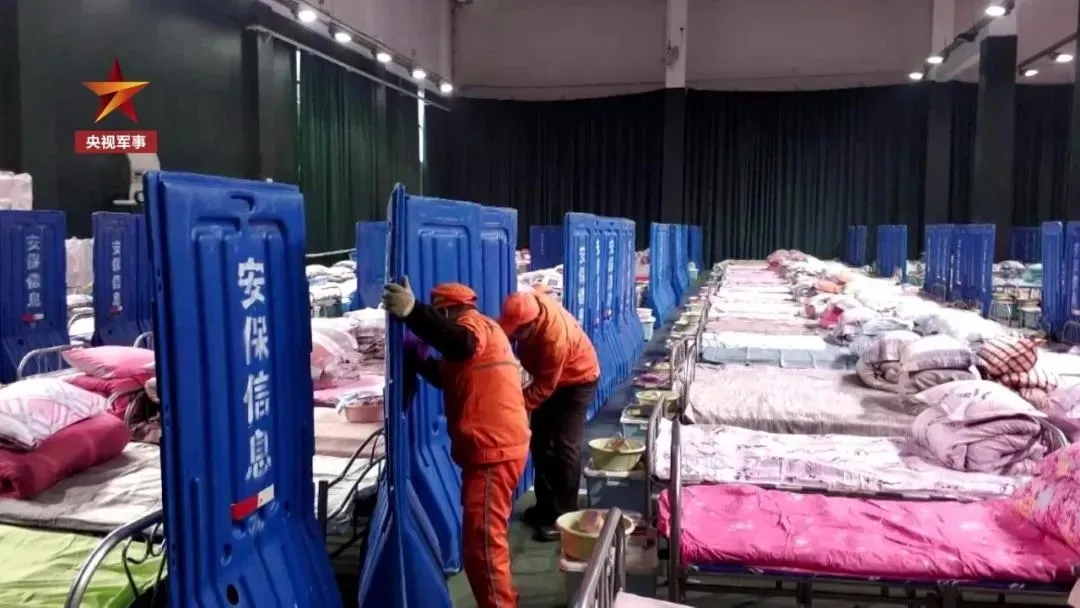 『』送你出征，接你回家！这些老兵的身影令人肃然起敬