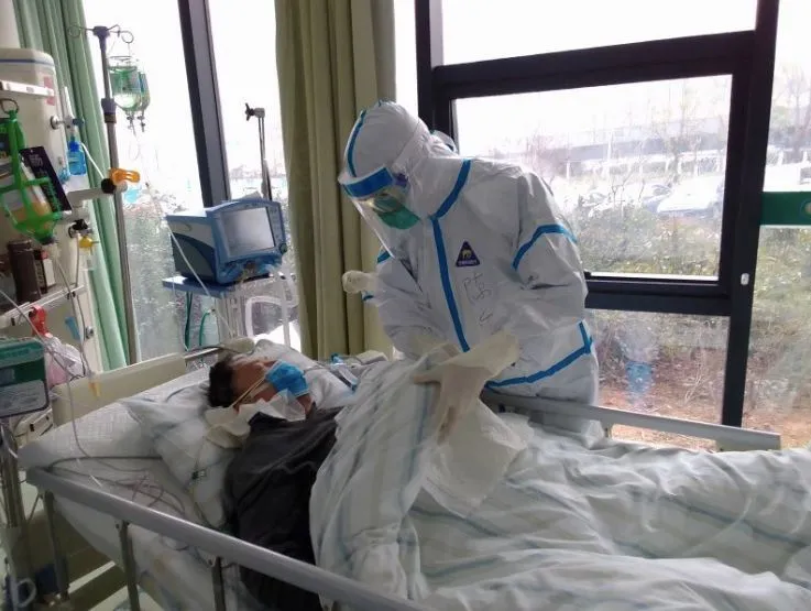 [医疗]战疫院长访谈录｜上海瑞金医院副院长陈尔真：把“混编团队”拧成一股绳