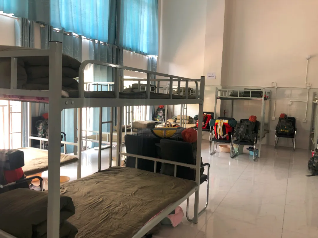 「」他们约定要在西昌一起扑火！但没想到，队长这次食了言…