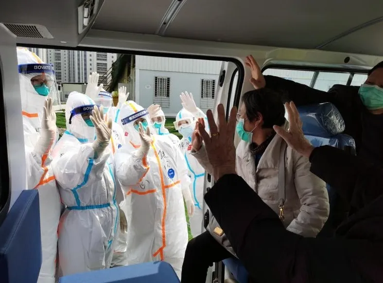 「武汉市」雷神山ICU呼吸机集体“休假”，网友：这是最想看的画面