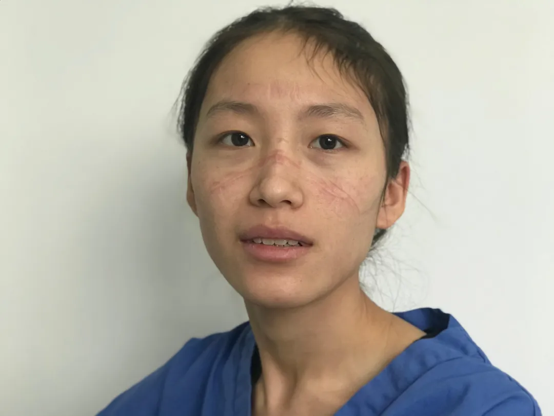 『陈颖』真爱无界，90后“吻过”办证书，九旬翁“吻前”读情书