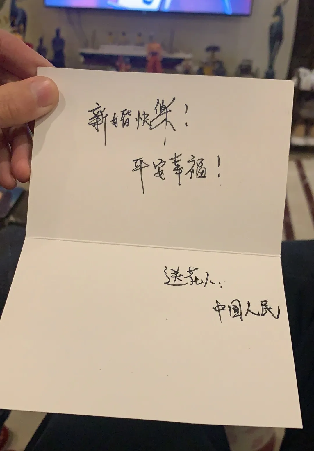 『陈颖』真爱无界，90后“吻过”办证书，九旬翁“吻前”读情书