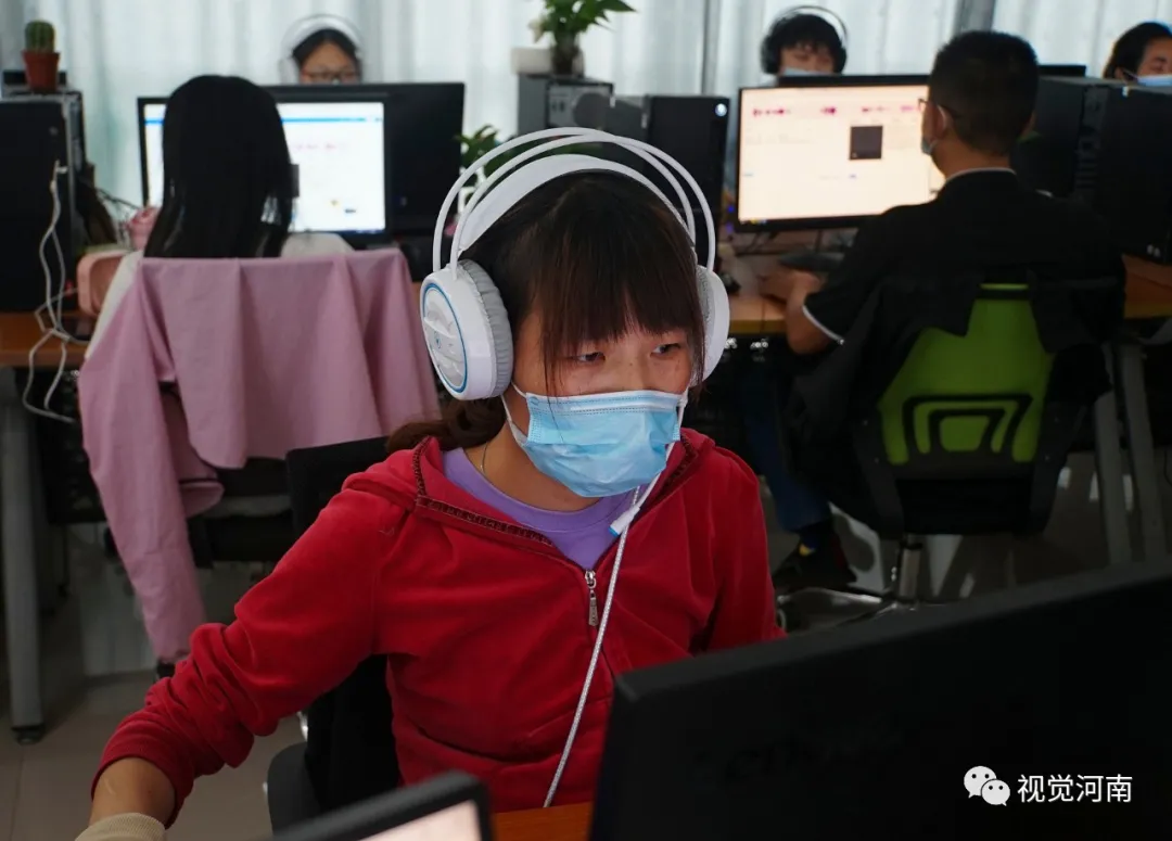 晏岗村里的“数字青年”