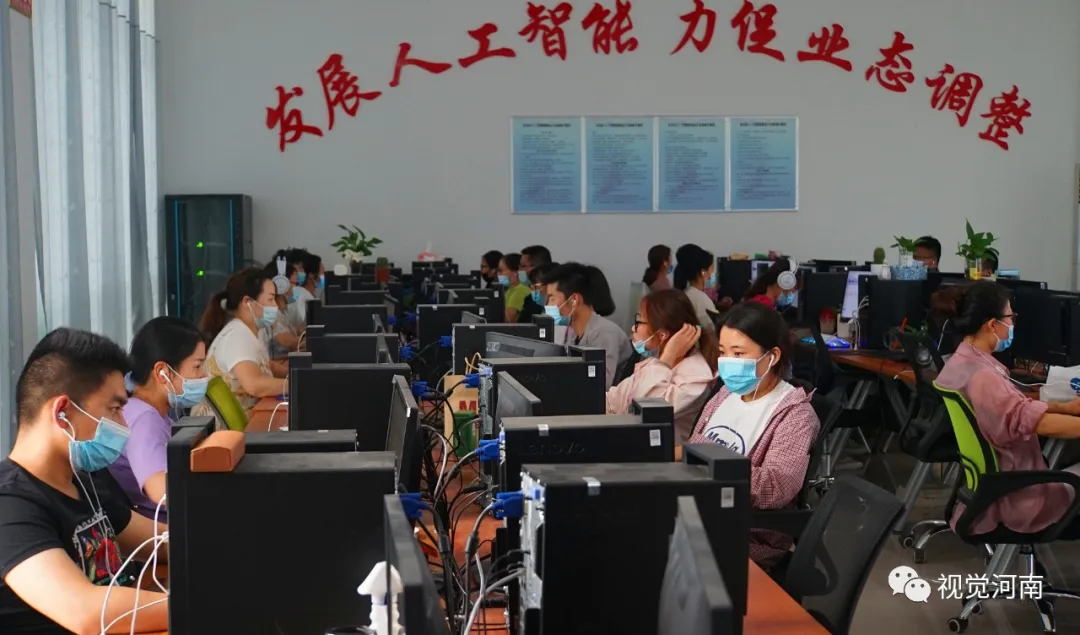 晏岗村里的“数字青年”