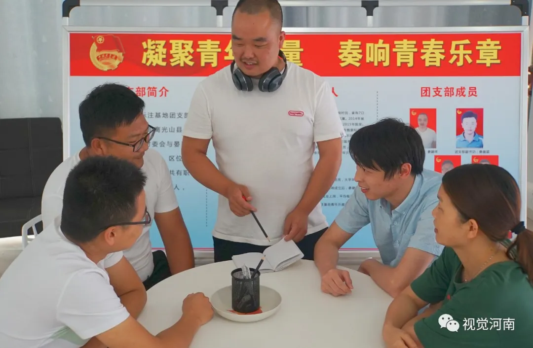 晏岗村里的“数字青年”