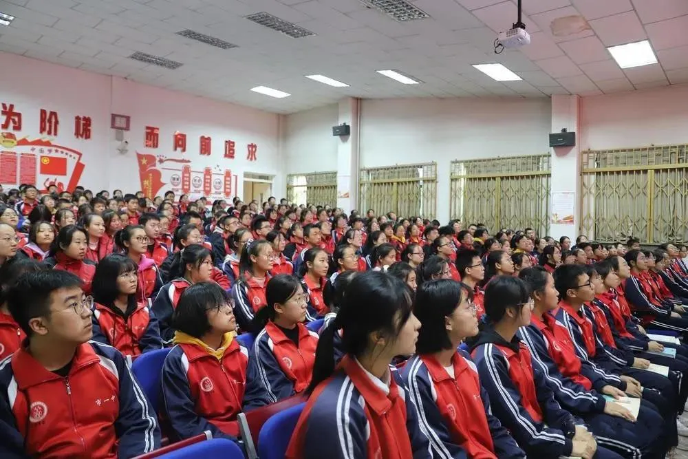 |郑州大学“优质生源基地”授牌仪式在乌海一中举行