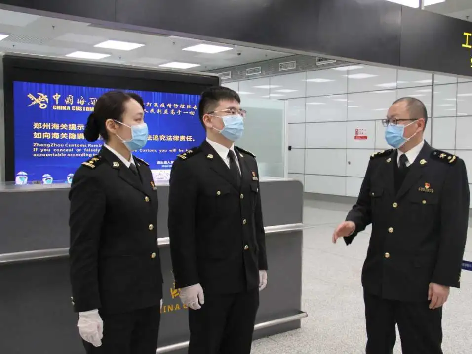|郑州机场海关：中原国门一线的战疫铁军